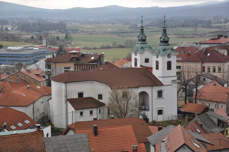 Sv. Štefan je stisnjen na obrobju Majlonta